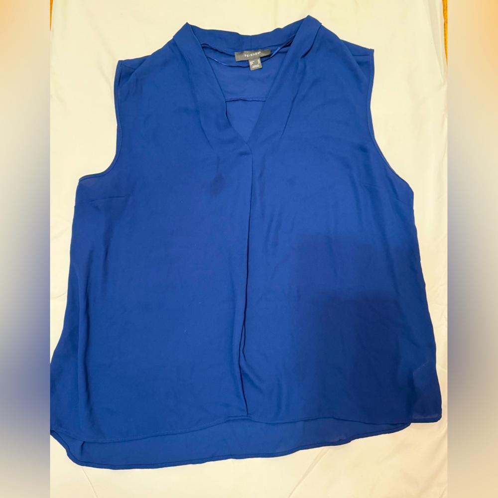 Blueblouse light weight not see thru can fit s/m/l sizes depending on preference
